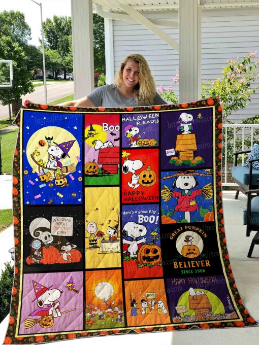 T- Snoopy Halloween Quilt Blanket 01