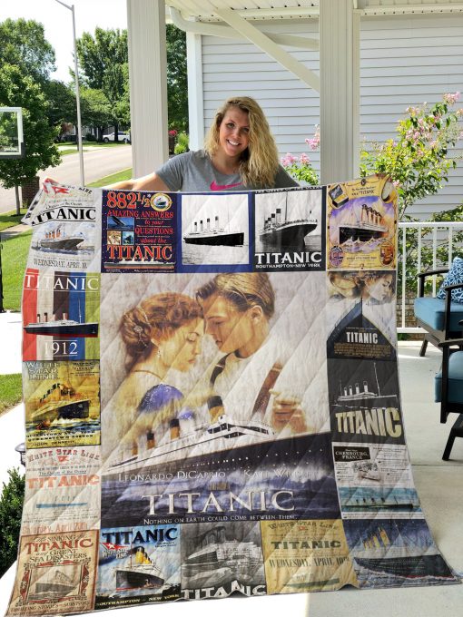 Titanic T-shirt 2 Quilt Blanket