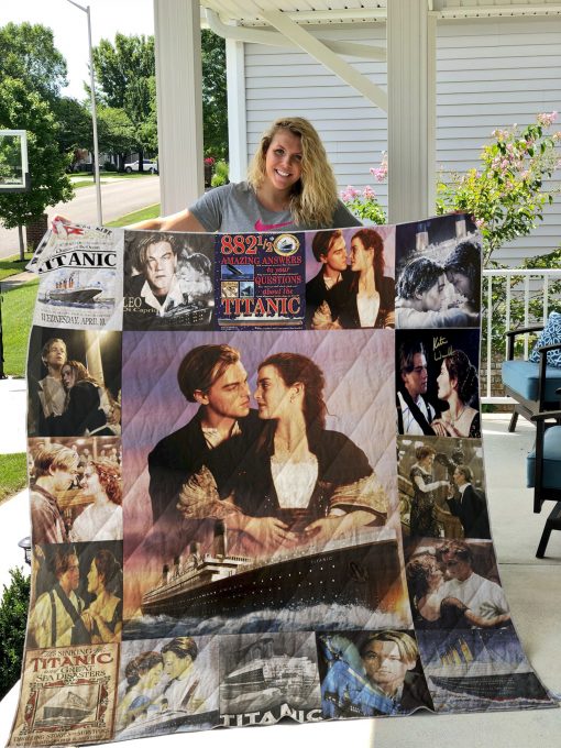 Titanic T-shirt 3 Quilt Blanket